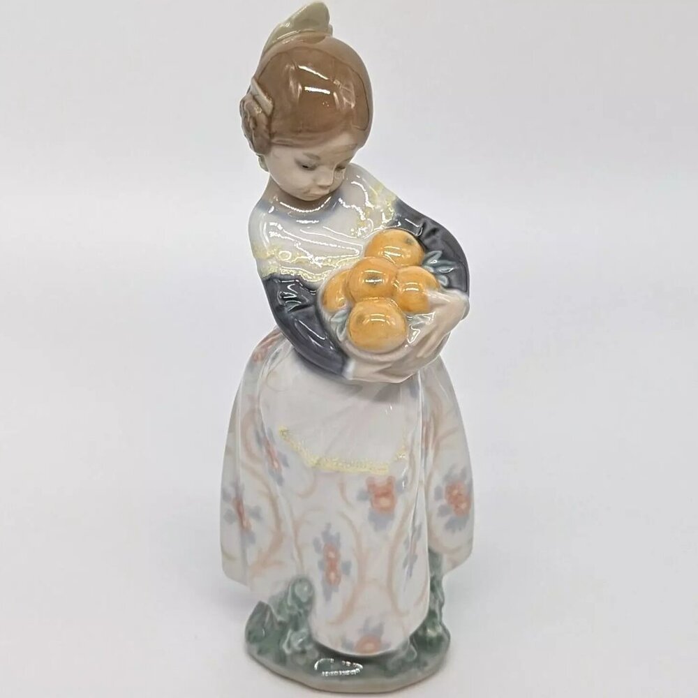 ❤️LLADRO Valencia Girl Oranges Porcelain Figurine Glossy #4841 Spain